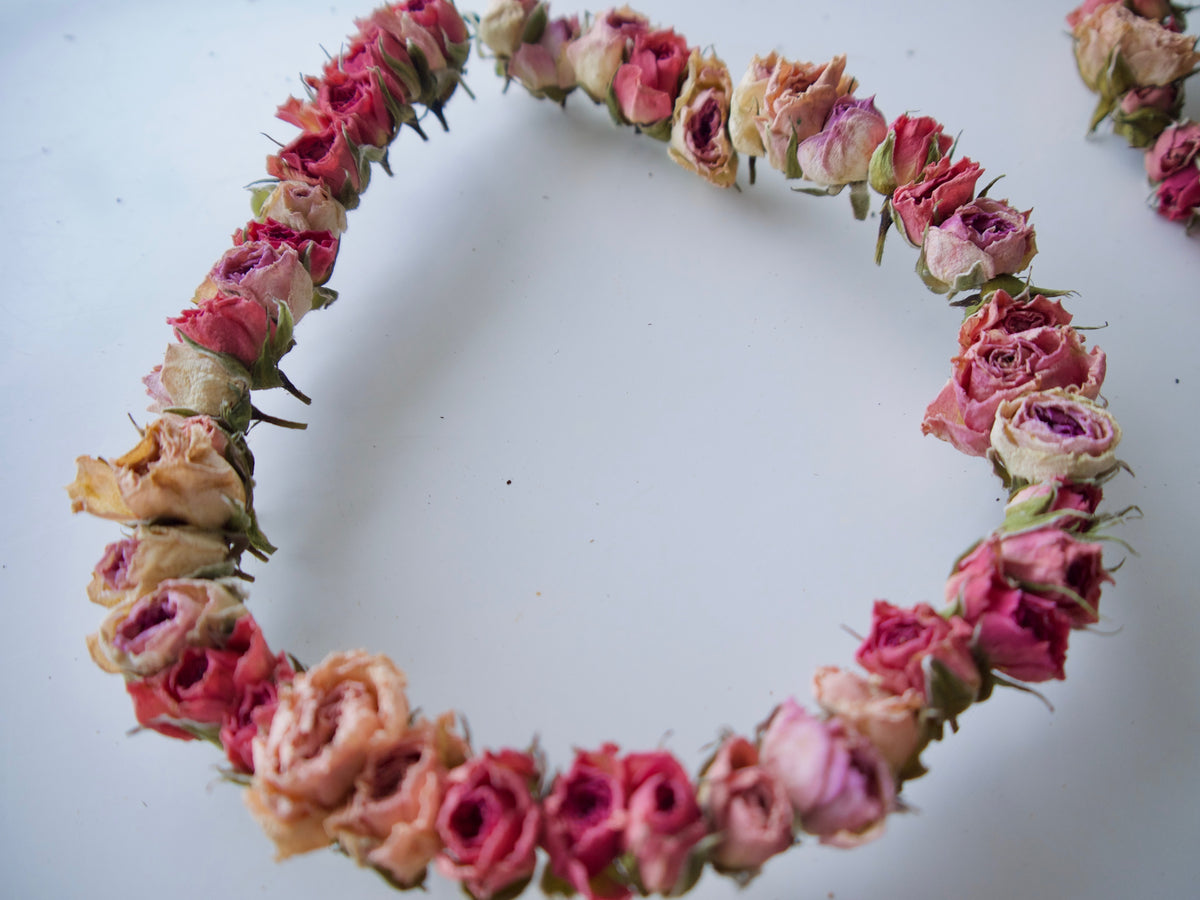 DRY ROSE ROPE & WREATH