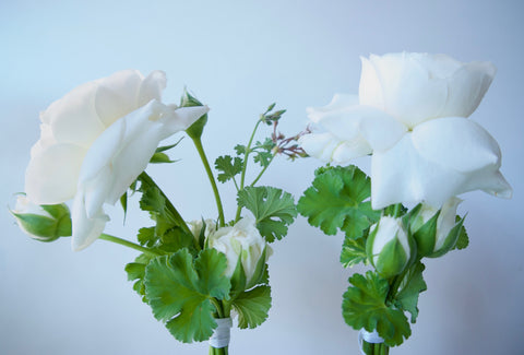 SM TO XL FLOWERS IN A VASE.